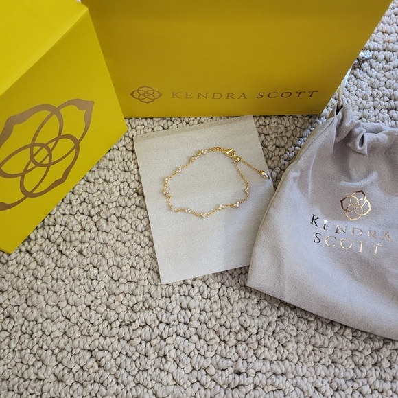 Kendra Scott Elegant Gold Bracelet with Crystal Accents - Picture 2 of 7
